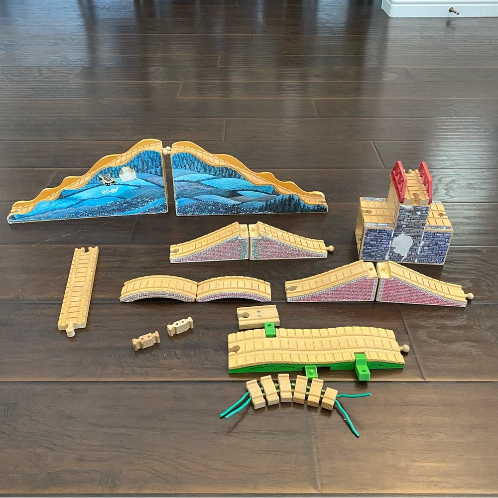 Thomas and friends wooden railway tracks and bridges 15 piece play set